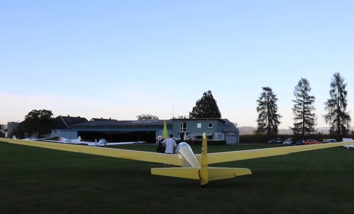 Eferding Airfield (LOLE) Live Webcam showing real-time aircraft operations and general aviation activities at this Upper Austrian airfield