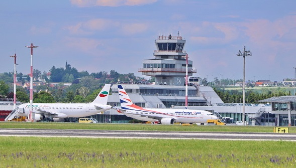 Linz Airport LNZ , LOWL Live Webcam showing real-time aircraft operations, terminal activities, and runway movements at Upper Austria's international airport