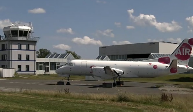 Hof-Plauen Airport IATA: HOQ, ICAO: EDQM Live Webcam showing real-time aircraft operations and terminal activities at Bavaria's regional airport